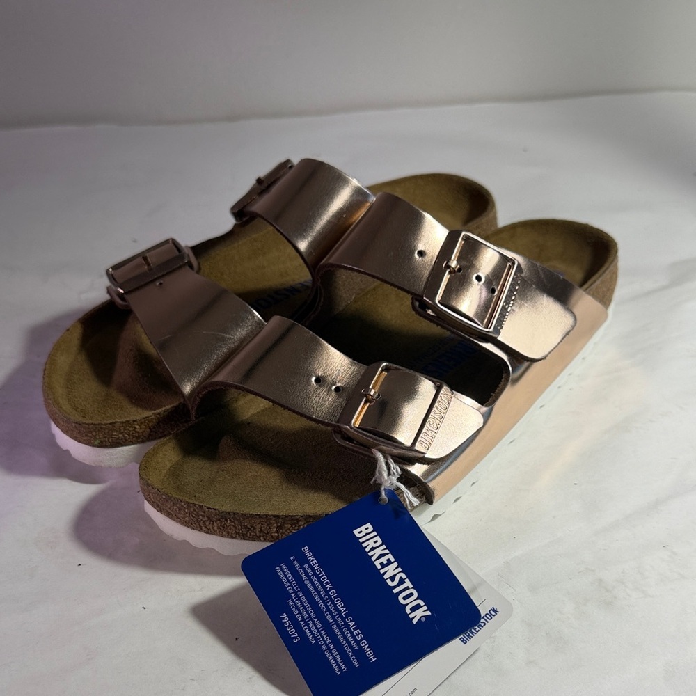 Like new rose gold double strap Birkenstock sandals women’s sz 7